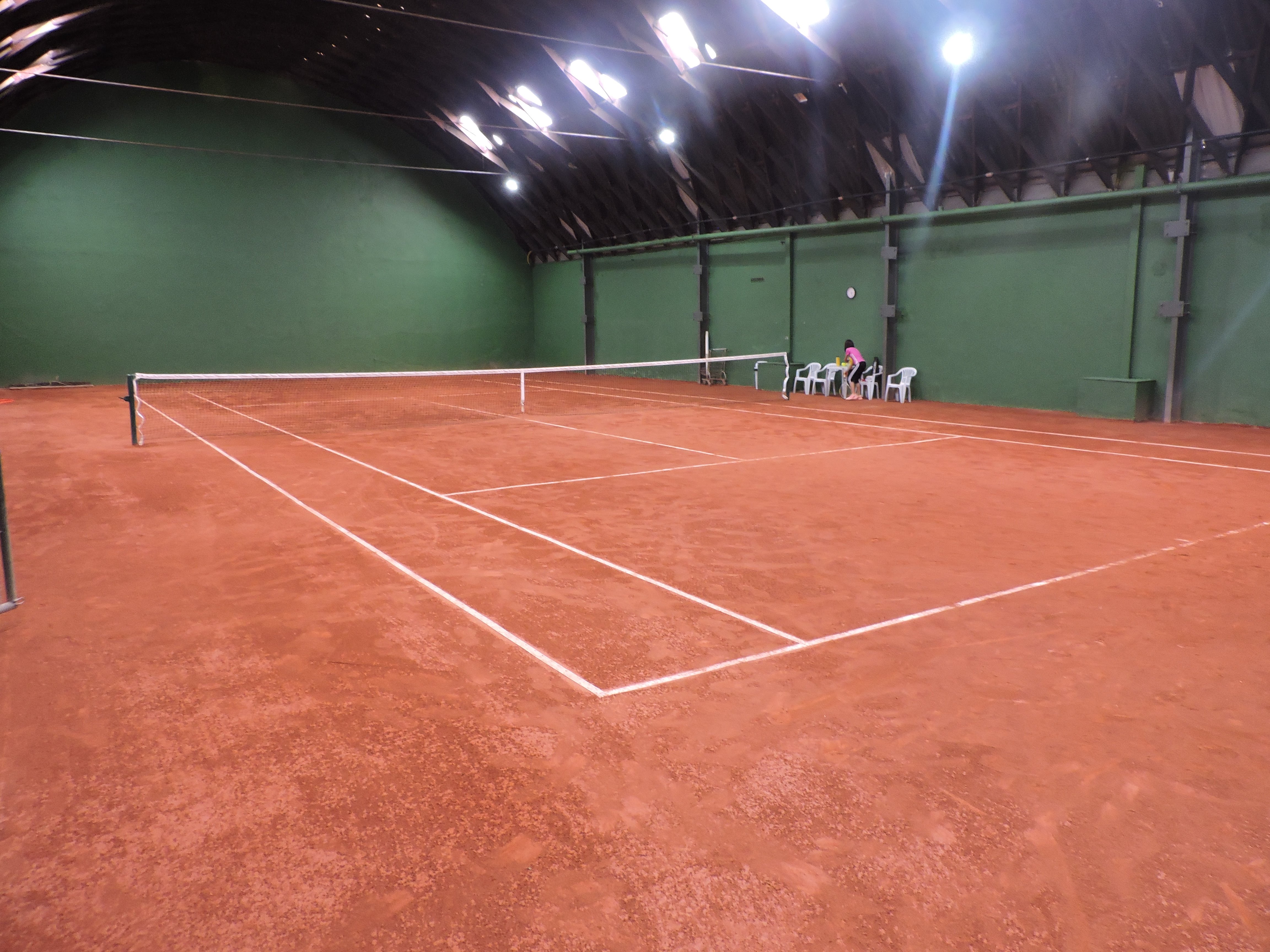 Tennis Training - Você conhece os tipos de quadras de tênis❓ Se liga nesse  post que explica pra você as características de cada uma delas 💡 #tenis  #tennisplayer #teniscuritiba #saibro #quadra #tennistraining